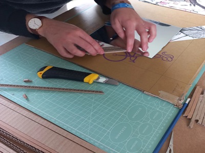 Atelier de création d'objet en carton recyclé