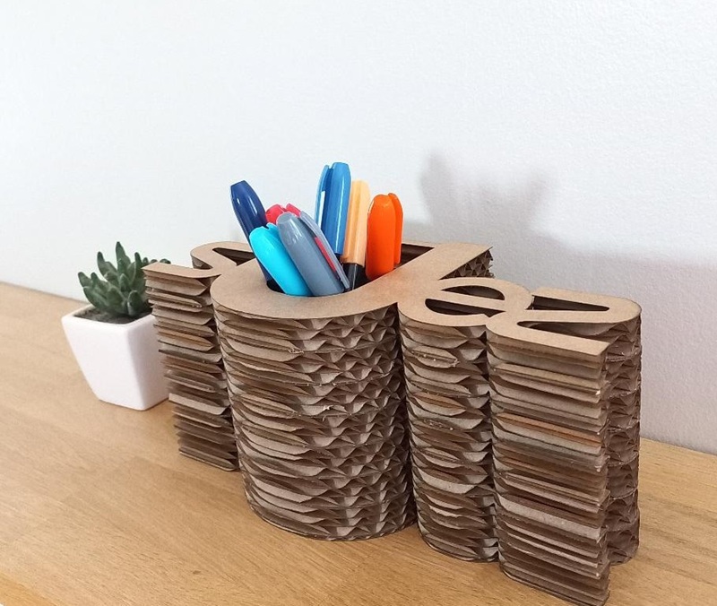 Goodies : pots à crayons en carton recyclé personnalisés au nom de votre entreprise