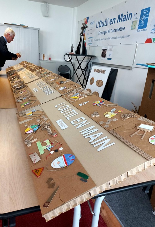 Atelier Carton & Cohésion : fresque collaborative